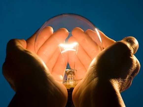 900531-hand-globe