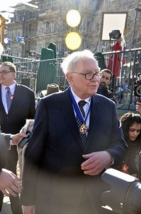 Warren Buffett image courtesy of flickr.com/photos/medilldc