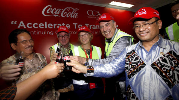 Sofyan Djalil, Indonesia’s Coordinating Minister of Economy, David Gonski, Group Chairman of Coca-Cola Amatil, Alison Watkins, Group Managing Director of Coca-Cola Amatil, Muhtar Kent, chairman and CEO of The Coca-Cola Company, and Saleh Husin, Indonesia’s Minister of Industry commemorate the opening of two new production lines at the Coca-Cola Amatil Indonesia (CCAI) Cikekodan Plant in Bekasi, West Java. Image credit: www.coca-colacompany.com