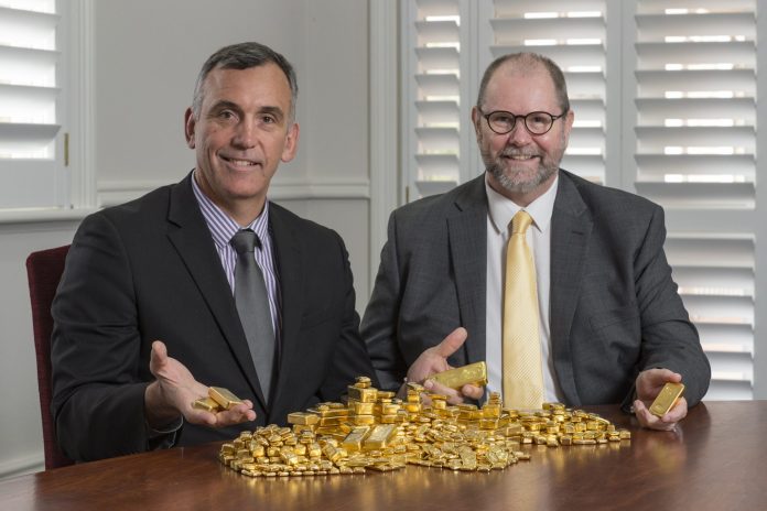 L to R - John Welborn and Richard Hayes - Resolute Dividend Payment in Perth Mint Gold (2)