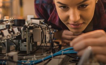 Queensland manufacturing creates increased opportunities for women Advanced Manufacturing 10-Year Roadmap and Action Plan