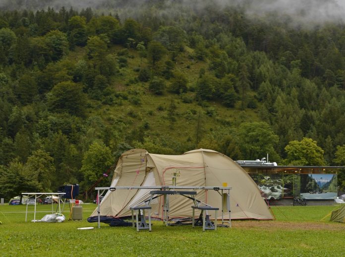 camping-4431837_1920