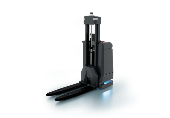 05_2025_MiR1200 Pallet Jack_Product_Pictures_5_RESIZED